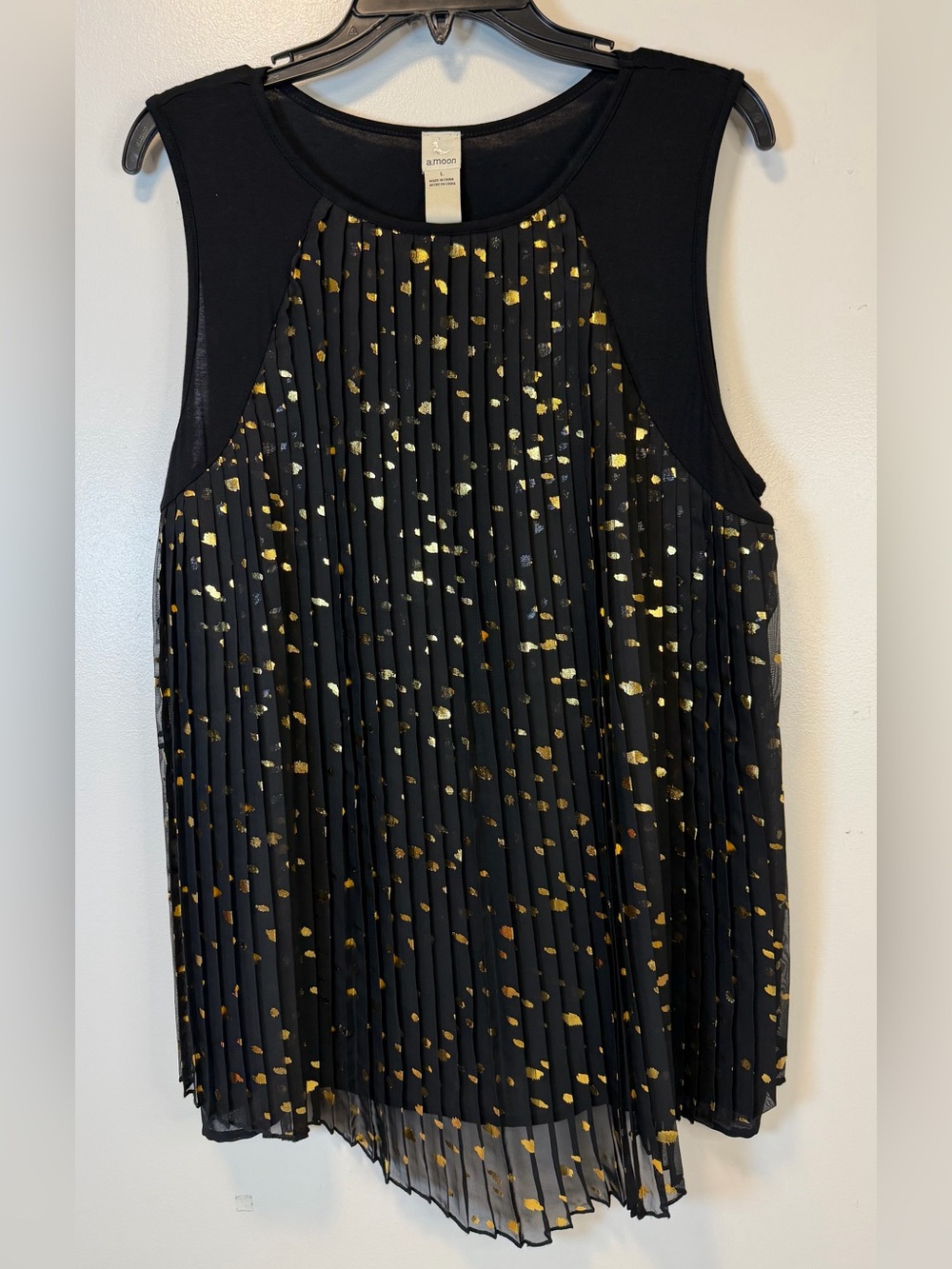 A. Moon Black Pleated Sleeveless Tank with Gold Foil Flecks‎ Women’s Large